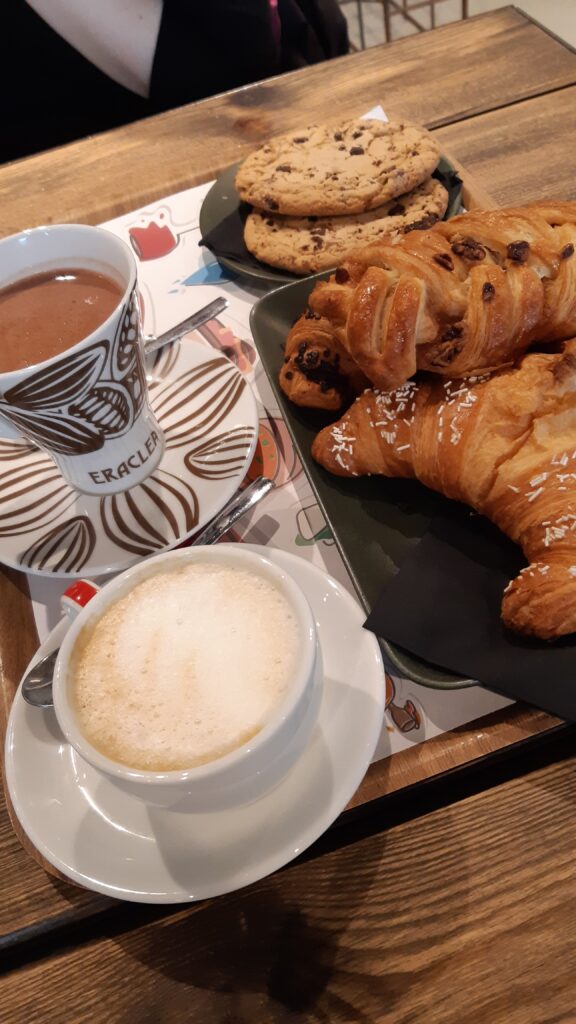 alt="où manger à Venise - Petit déjeuner au Hum.us Space
