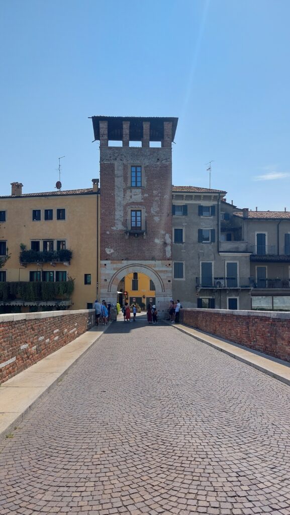 Ponte pietra