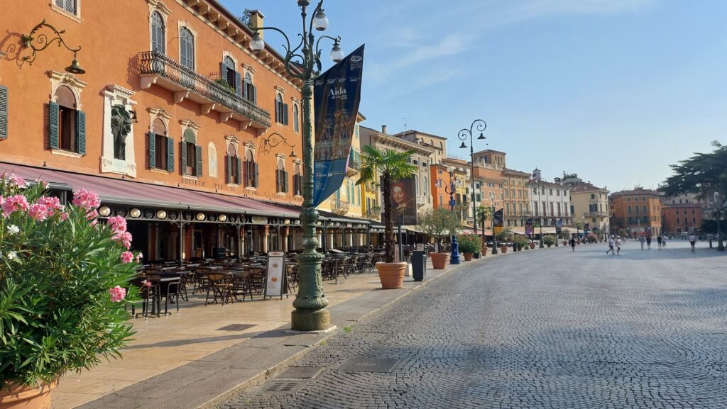 Balade sur la Piazza Erbe – Vérone en 2 jours