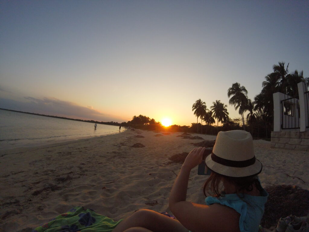 sur la place de Playa Larga