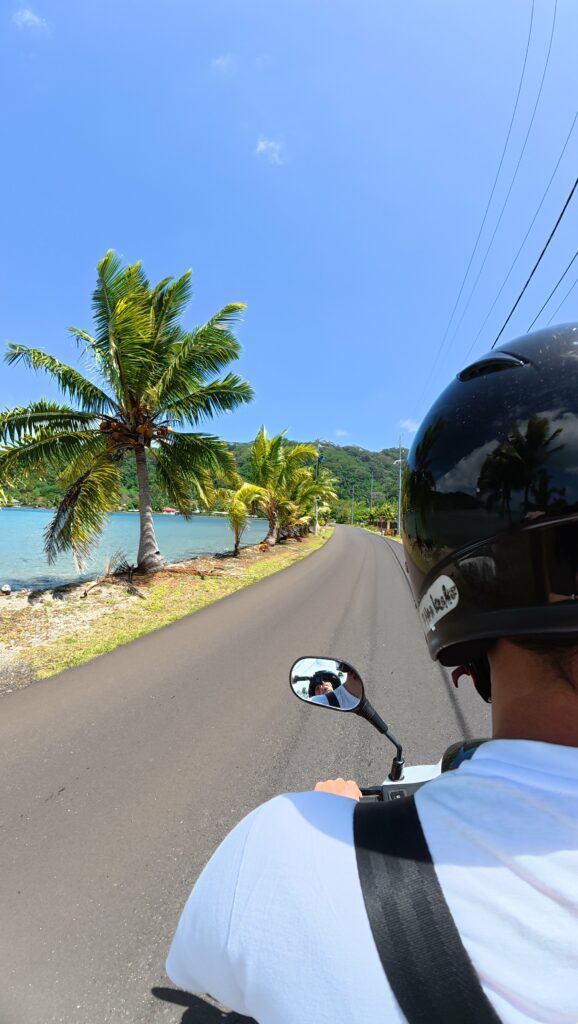 tour de l'île de Taha'a en scooter