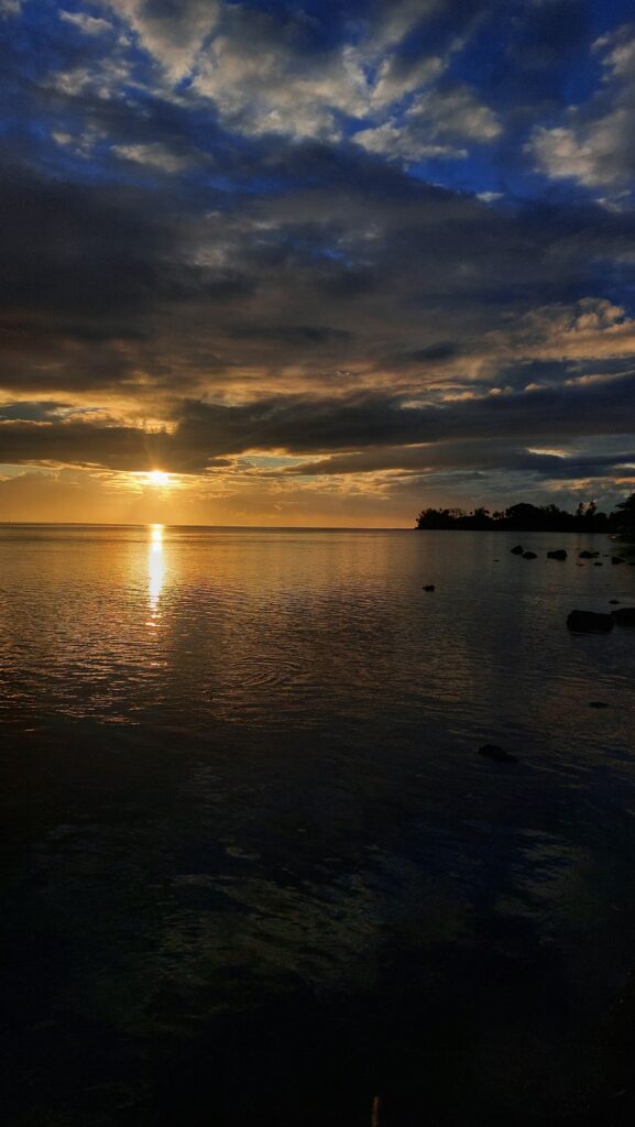 coucher de soleil à Tahiti